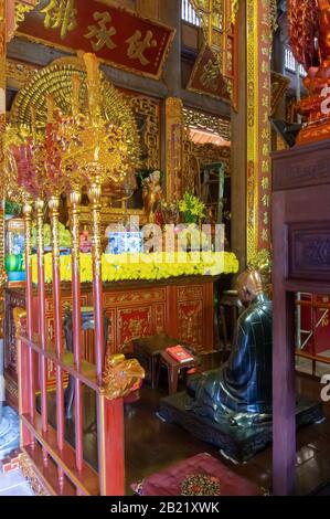 Sapa, Vietnam 10 ottobre 2019. All'interno del tempio ai piedi del monte Fansipan a sapa Nord Vietnam Foto Stock