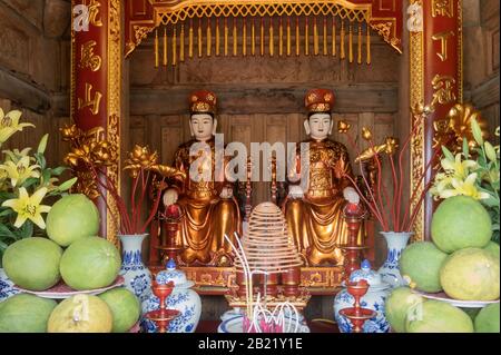 Sapa, Vietnam 10 ottobre 2019. All'interno del tempio ai piedi del monte Fansipan a sapa Nord Vietnam Foto Stock