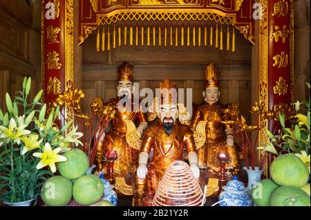 Sapa, Vietnam 10 ottobre 2019. All'interno del tempio ai piedi del monte Fansipan a sapa Nord Vietnam Foto Stock