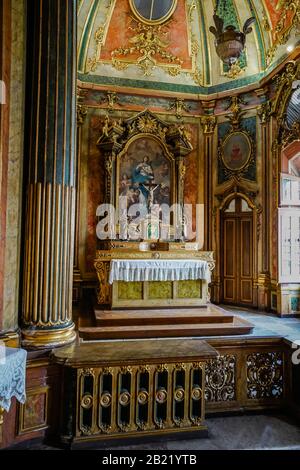 La cappella all'interno del Palazzo di Queluz, è un palazzo portoghese del 18th secolo situato a Queluz vicino a Lisbona. Fu architetto di Mateus Vicente de Olivv Foto Stock