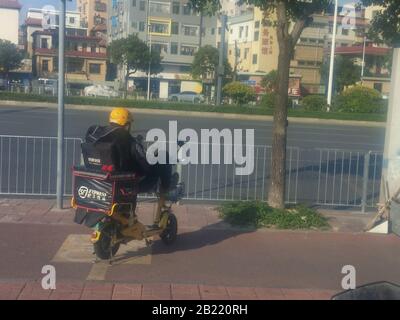 Shunfeng corriere per le strade di Shenzhen Foto Stock