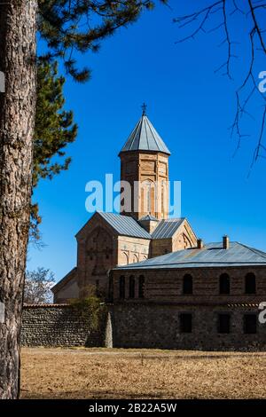 Famoso monumento medievale georgiano Akhali o nuovo monastero di Shuamta nella regione di kakheti nella Georgia orientale, nel Caucaso, in Europa Foto Stock