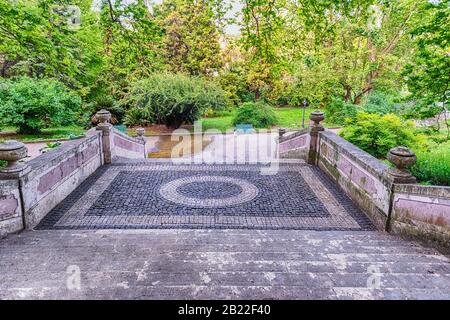 Roma - 28 APRILE: Scale panoramiche all'interno del Giardino Botanico di Roma, Italia, 28 aprile 2019 Foto Stock