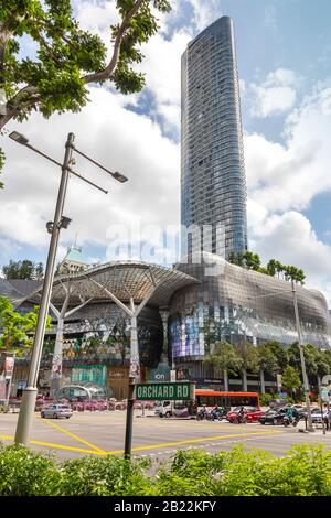 Centro commerciale Ion, Orchard Road, Singapore, rinomato per essere il quartiere dello shopping con tutti i principali marchi e agenzie premium. Singapore, Asia Foto Stock