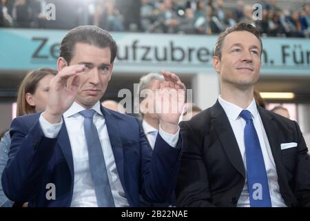 Vienna, Austria. Febbraio 29th Feb, 2020. 36th Partito Nazionale Ordinario della ÖVP Vienna (Partito popolare austriaco di Vienna) a METAStadt di Vienna. La foto mostra (L) il Cancelliere Sebastian Kurz e il Ministro federale delle finanze (R) Gernot Blümel. Credit: Franz PERC / Alamy Live News Foto Stock