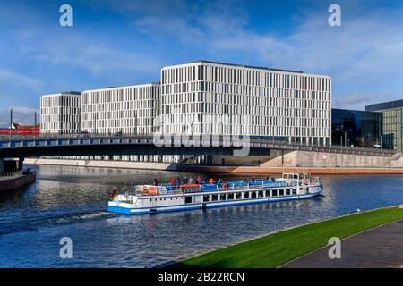 PricewaterhouseCoopers GmbH Wirtschaftspruefungsgesellschaft, Kapelle-Ufer, nel quartiere Mitte di Berlino, Deutschland Foto Stock