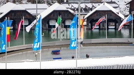 29 febbraio 2020, Baviera, Schönau Am Königssee: Luge: Coppa del mondo, Andris Sics (fronte) della Lettonia e Juris Sics alle doppie maschili nella curva Echowand. Foto: Peter Kneffel/Dpa Foto Stock