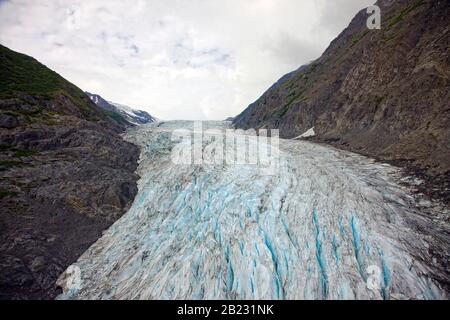 Alaska, Stati Uniti - 07 ago 2008 - veduta aerea di un ghiacciaio di calving in Prince William Sound Alaska USA. Come molti ghiacciai nel mondo, sono per lo più melt Foto Stock