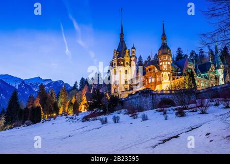 Il castello di Peles nella regione di Muntenia, Romania. Sinaia, contea di Prahova. Foto Stock