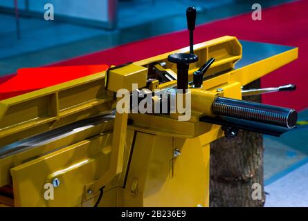 Negozio di legno. Macchine utensili, utensili, dispositivi per la lavorazione di prodotti in legno. Foto Stock