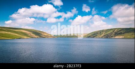 Lago artificiale Claerwen nella Elan Valley Foto Stock