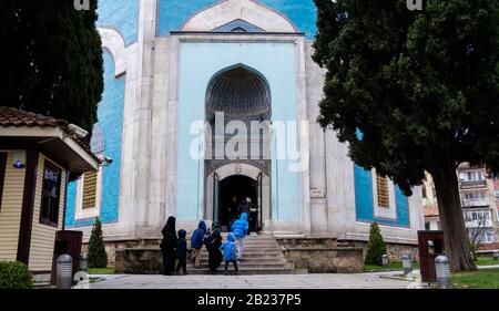 Bursa / Turchia - 02/16/2020: La Tomba Verde, a Bursa o Yesil Turbe è un mausoleo del quinto sultano Ottomano, Mehmed I. porta d'ingresso del Verde Foto Stock