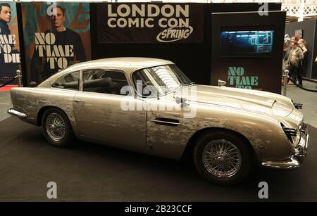 Londra UK 29 Febbraio 2020 il ritorno di Londra Comic con Spring - Feb 29th a Marzo 1st 2020 a Londra Olympia mostrando l'Aston Martin, usato nell'ultimo film di James Bond, No Time to Die Paul Quezada-Neiman/Alamy Live News Foto Stock