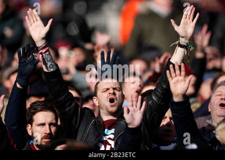 London Stadium, Londra, Regno Unito. 29th Feb, 2020. Calcio Inglese Premier League, West Ham United Vs Southampton; West Ham United Fans Canta Prima Di Dare Il Via Credito: Action Plus Sports/Alamy Live News Foto Stock