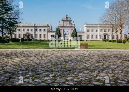 Il Seteais Palace è un palazzo neoclassico situato a Sintra, sulla Riviera portoghese, che opera come un hotel di lusso conosciuto come Tivoli Palácio de Setea Foto Stock