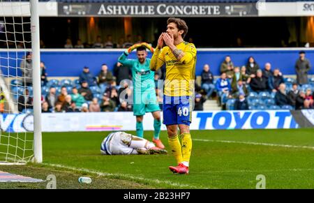 Londra, Regno Unito. 29th Feb, 2020. Il 29 Febbraio 2020 Il Kiyan Prince Foundation Stadium, Londra, Inghilterra. Scott Hogan di Birmingham City celebra il punteggio del primo obiettivo di Birmingham City durante la partita EFL Sky Bet Championship tra Queens Park Rangers e Birmingham City al Kiyan Prince Foundation Stadium di Londra, Inghilterra, il 29 febbraio 2020. Foto Di Phil Hutchinson. Solo uso editoriale, licenza richiesta per uso commerciale. Nessun utilizzo nelle scommesse, nei giochi o nelle singole pubblicazioni di club/campionato/giocatore. Credit: Uk Sports Pics Ltd/Alamy Live News Foto Stock