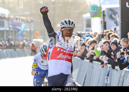 Nove, Belgio. 29th Feb, 2020. Nove, 29-02-2020, ciclismo, omloop het nieuwsblad, Jasper Stuyven wint de Omloop het Nieuwsblad Credit: Pro Shots/Alamy Live News Foto Stock