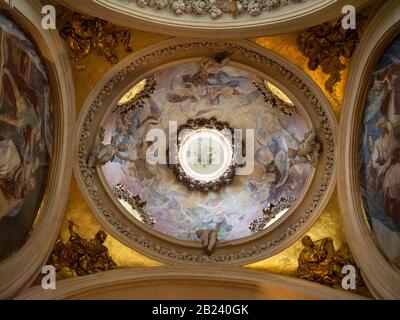 Chiesa di San Annes cupola affreschi interni, Cracovia Foto Stock