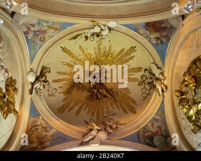 Cupola interna della Chiesa di Sant'Anna, Cracovia Foto Stock