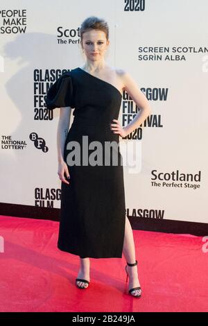 Glasgow, Regno Unito. 29th Feb, 2020. Nella foto: Shannon Tarbet World Premiere of ‘Love Sarah' `al Glasgow Film Festival 2020 su di te tappeto rosso fuori dal Glasgow Film Theatre. Credito: Colin Fisher/Alamy Live News Foto Stock