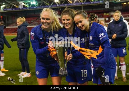 NOTTINGHAM. INGHILTERRA. Feb 28th: Maria Thorisdottir, Maren Mjelde e Guro Reiten di Chelsea (lef durante la finale della Coppa della Lega delle gomme continentali 2020 fa tra le donne dell'Arsenal e le donne del Chelsea al terreno della città a Nottingham, Inghilterra. (Foto di Daniela Porcelli/SPP) Foto Stock