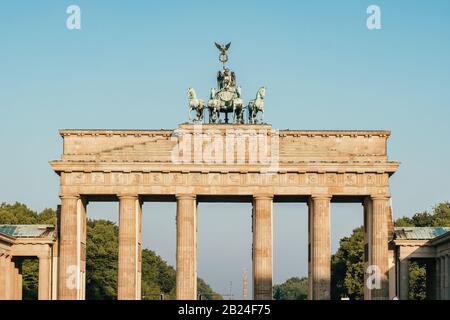 La porta di Brandeburgo di close-up di Berlino Foto Stock