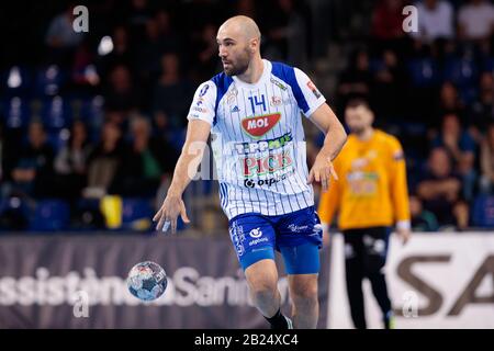 Barcellona, SPAGNA - 29 FEBBRAIO: Joan Canellas di MOL-Pick Szeged durante la partita della EHF Velux Champions League tra il FC Barcellona e MOL-Pick Szeged al Palau Blaugrana il 29 febbraio 2020 a Barcellona, Spagna. Foto Stock