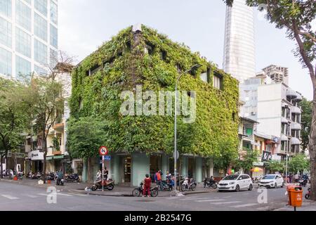 Muro di vita Saigon (ho Chi Minh City) - giardino Verticale su un edificio a Saigon, Vietnam, Sud-Est asiatico. Foto Stock