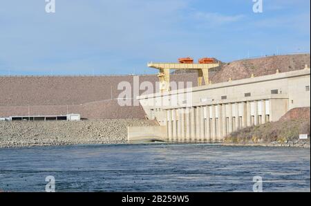 Davis Dam Hydroelectric Power Plant sul lato Arizona del fiume Colorado Foto Stock