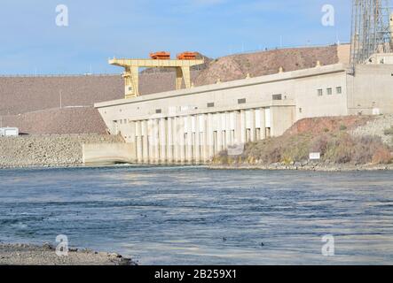 Davis Dam Hydroelectric Power Plant sul lato Arizona del fiume Colorado Foto Stock