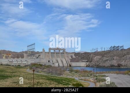 Davis Dam Hydroelectric Power Plant sul lato Arizona del fiume Colorado Foto Stock