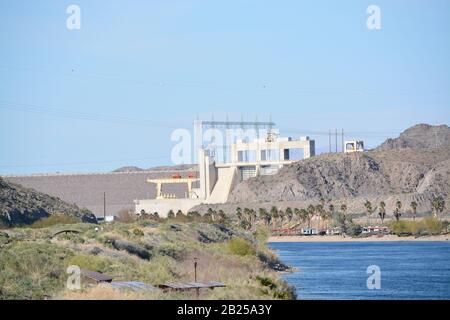 Davis Dam Hydroelectric Power Plant sul lato Arizona del fiume Colorado Foto Stock