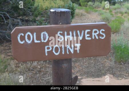 Fruita, COLORADO - 23 GIUGNO 2016: Cold Shivers Point, segno Lungo Rim Rock Drive nel Colorado National Monument Foto Stock