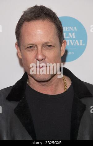 New YORK, NY 29 FEBBRAIO: Dean Winters frequenta la prima DELLE RAGAZZE PERSE di Netflix all'Athena Film Festival al Barnard College il 29 febbraio 202 Foto Stock