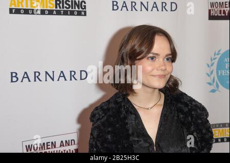 New YORK, NY 29 FEBBRAIO: Oona Laurence frequenta la prima DELLE RAGAZZE PERSE di Netflix all'Athena Film Festival al Barnard College il 29 febbraio 20 Foto Stock