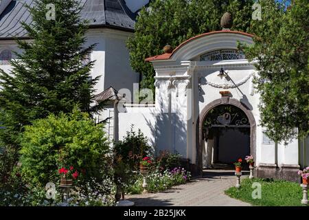 Architettura sacrale rumena. Vecchia chiesa ortodossa. Romania. Foto Stock