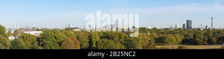 Londra - CIRCA NEL SETTEMBRE 2019: ampia vista panoramica sullo skyline di Londra visto da di Primrose Hill, ad alta risoluzione Foto Stock
