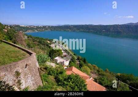 Lago Albano, Parco Regionale Dei Castelli Romani, Roma, Lazio, Italia Foto Stock
