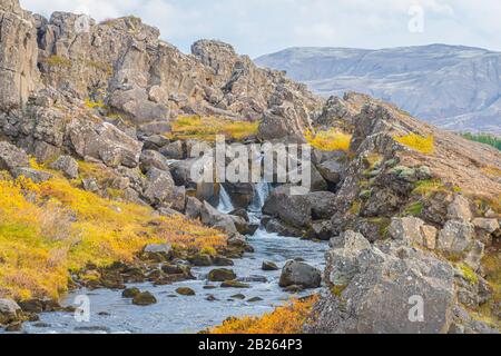 Parco Nazionale di Thingvellir in Islanda Drekkingarhylur durante la giornata di sole Foto Stock