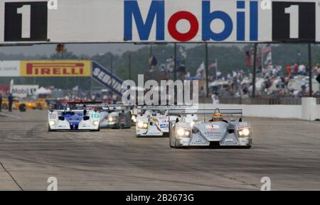 Giro di apertura della gara di 12 ore Sebring 2003 Foto Stock