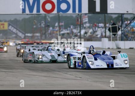 Giro di apertura della gara di 12 ore Sebring 2003 Foto Stock