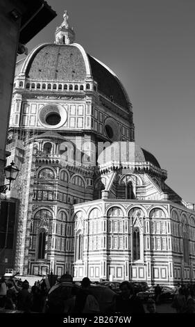 Ottobre 2016 - Il Duomo Di Firenze. La cupola principale del Duomo di Firenze (Cattedrale di Santa Maria del Fiore) in bianco e nero Foto Stock