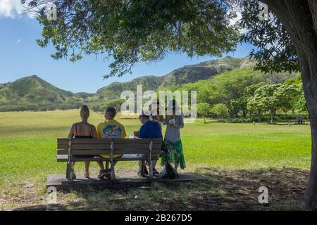 USA, Hawaii, Oahu, Honolulu, cratere Diamond Head, riposo familiare Foto Stock