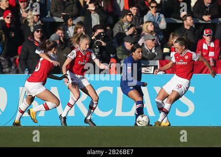Sam Kerr di Chelsea e Katie McCabe di Arsenal durante l'Arsenal Women vs Chelsea Women, Barclays fa Women's Super League Football al Meadow Park su 19t Foto Stock