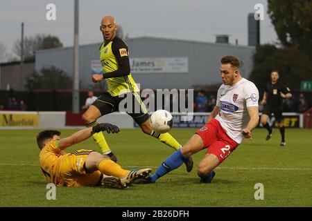 Ben House of Dagenham e Redbridge si scontrano con Mitch Walker di Aldershot Town durante Dagenham & Redbridge vs Aldershot Town, Vanarama National Leag Foto Stock