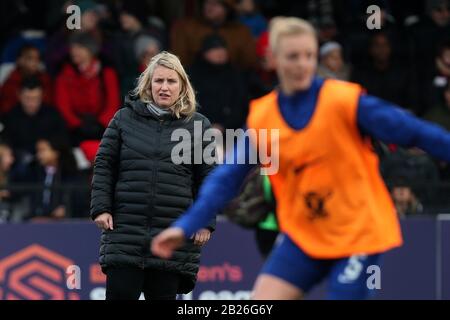 Il Chelsea manager Emma Hayes durante l'Arsenal Women vs Chelsea Women, fa Women's Super League Football al Meadow Park il 13th gennaio 2019 Foto Stock