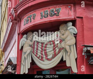 Street e Urban Photography lungo la Portobello Road di Londra Foto Stock