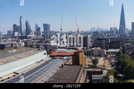 Panorama: Skyline Von London: Bishopsgate Tower, Edificio Leadenhall ('Käsereibe'), Scalpel, Hochhaus 20 Fenchurch Street, Das Auch 'Walkie Talkie' Bz Foto Stock