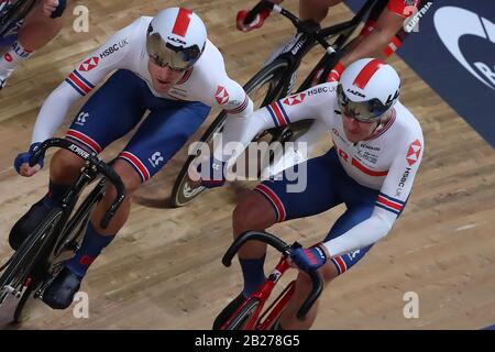 Berlino, Germania. 01st Mar, 2020. Ethan Hayter e Oliver Wood of Great Britain si sfidano a Men's madison durante il 5° giorno dei Campionati mondiali UCI Cycling Track, al Velodrom, Berlino Germania. Credit: Agenzia Fotografica Sportiva Europea/Alamy Live News Foto Stock