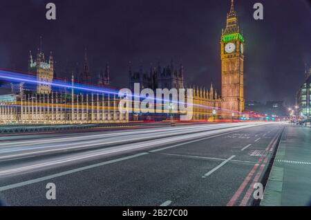 Bellissimo Big ben di notte a Londra Regno Unito. Foto Stock